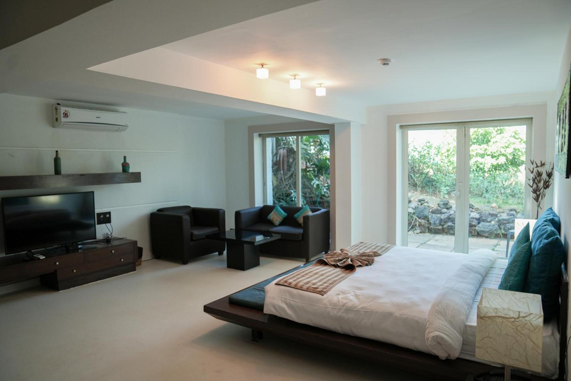 Regenta Beach House Resort, Goa Бенаулим Экстерьер фото