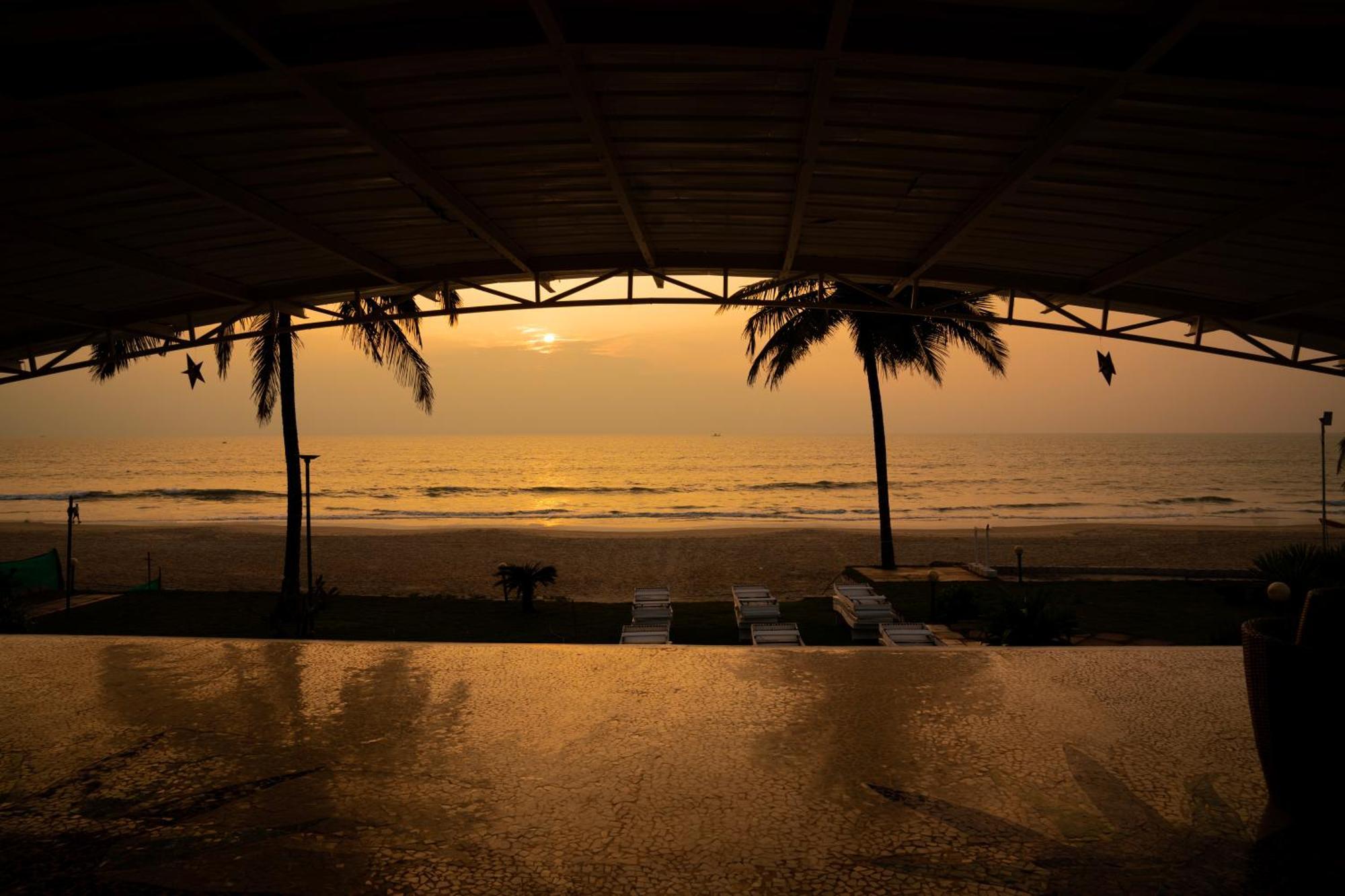 Regenta Beach House Resort, Goa Бенаулим Экстерьер фото