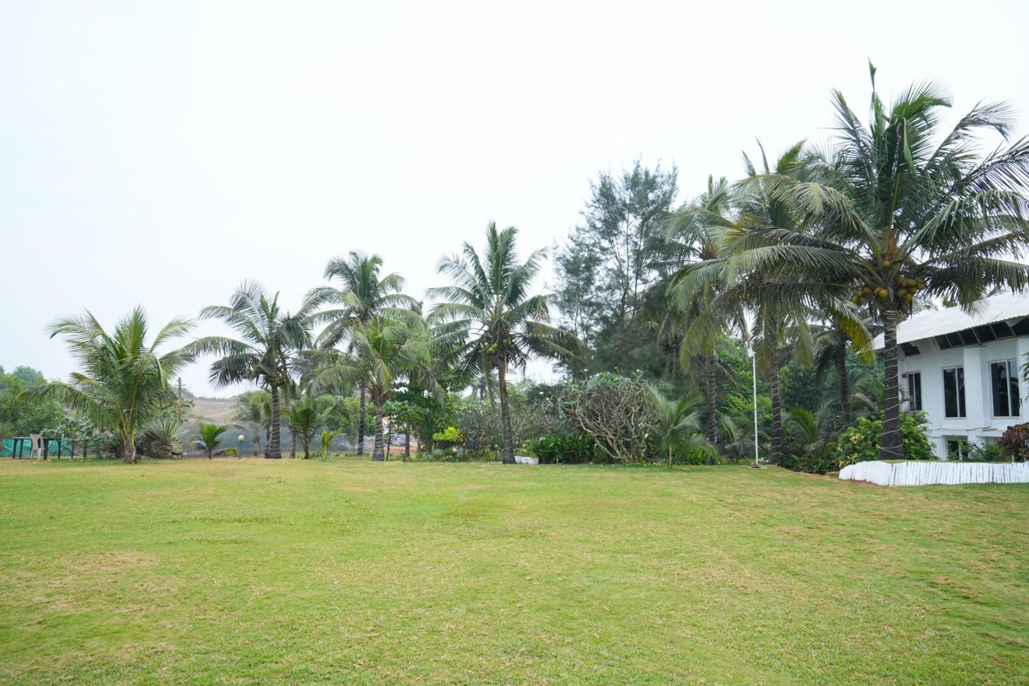 Regenta Beach House Resort, Goa Бенаулим Экстерьер фото