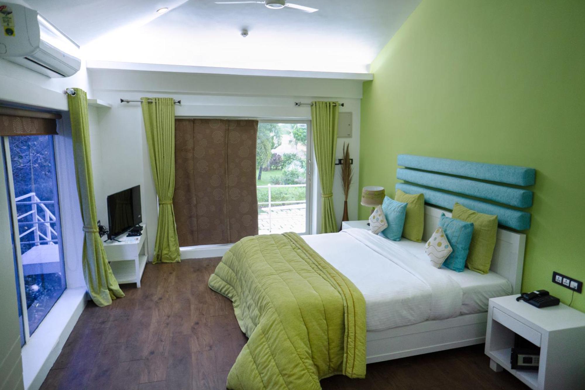 Regenta Beach House Resort, Goa Бенаулим Экстерьер фото