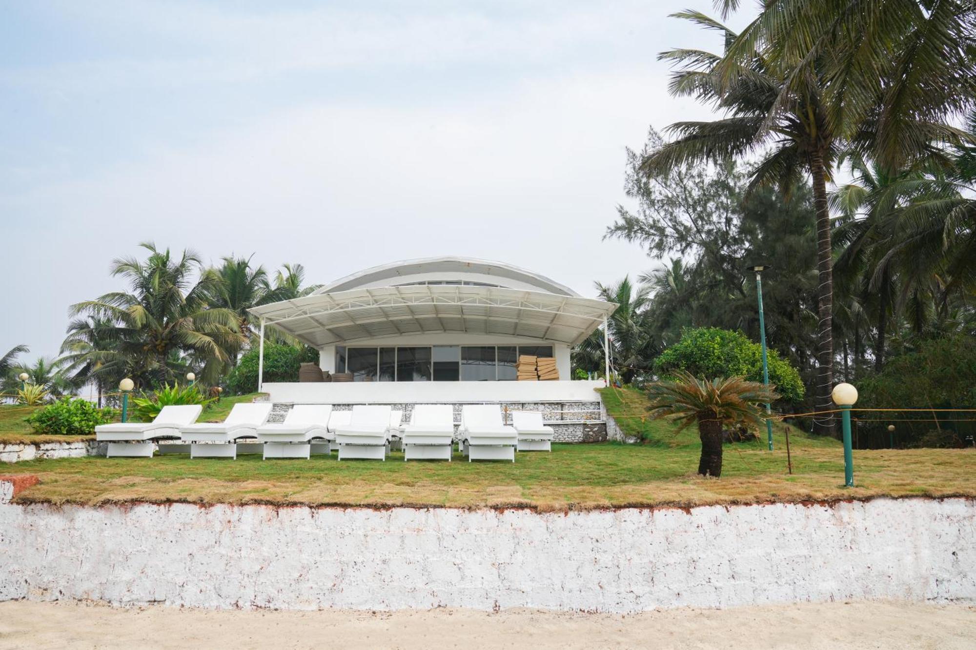 Regenta Beach House Resort, Goa Бенаулим Экстерьер фото